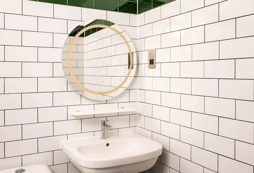 اتاق استاندارد با بالکن, Ibis Styles London Gloucester Road