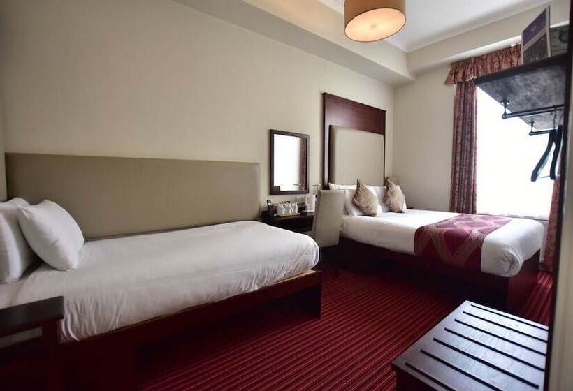 חדר סטנדרט לשלושה, Reem