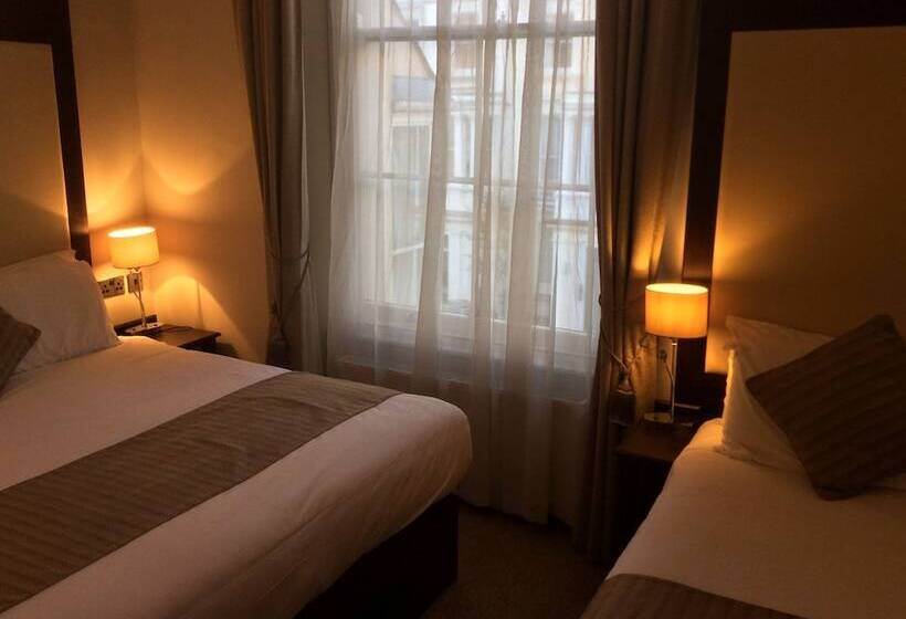 חדר סטנדרט לשלושה, Reem