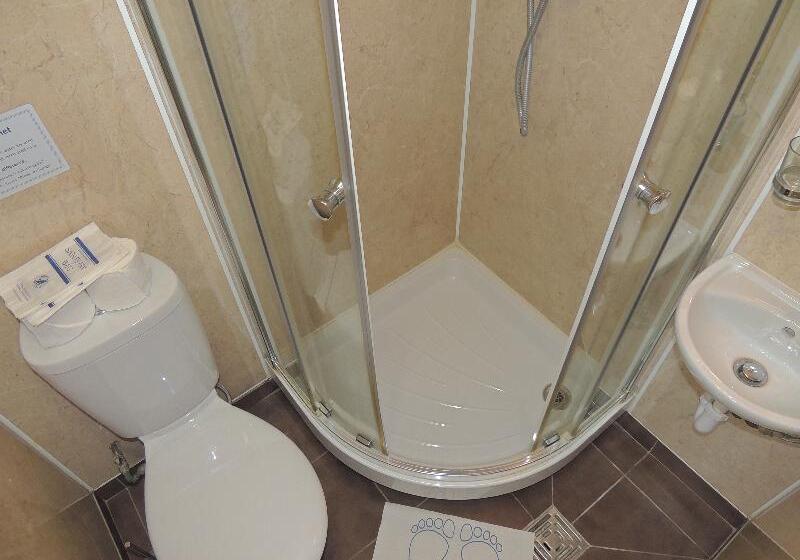 标准三人间, Shakespeare