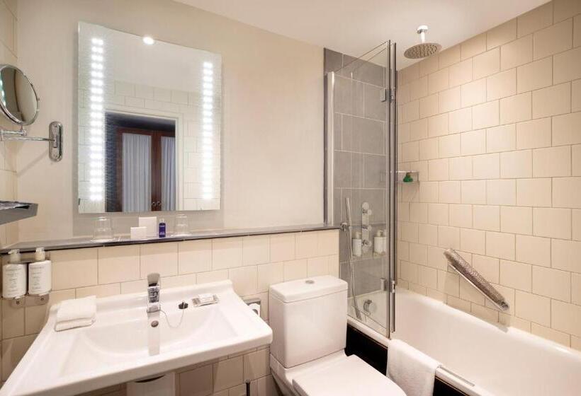 高级大房间, Sloane Square