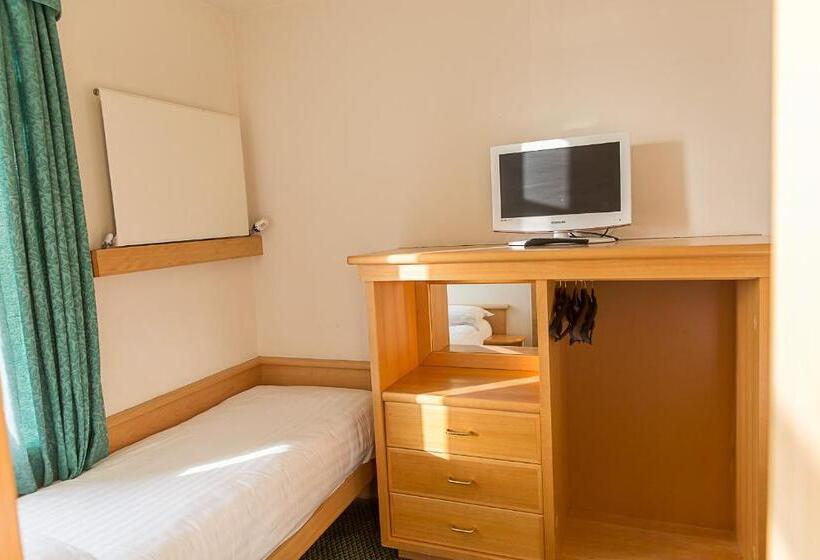 Family Connecting Room, St Ives