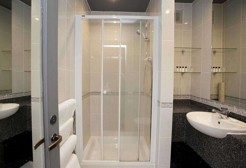 Номер Executive, St James Hotel; Bw Premier Collection