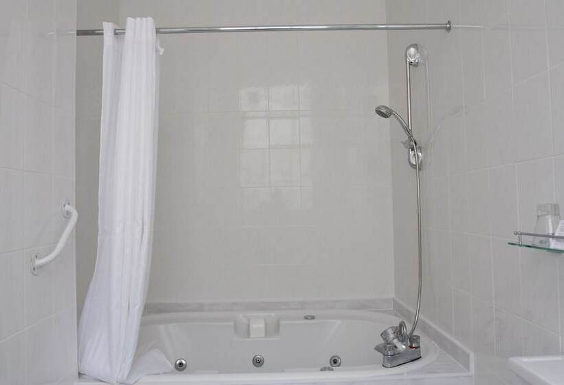 Люкс, St James Hotel; Bw Premier Collection