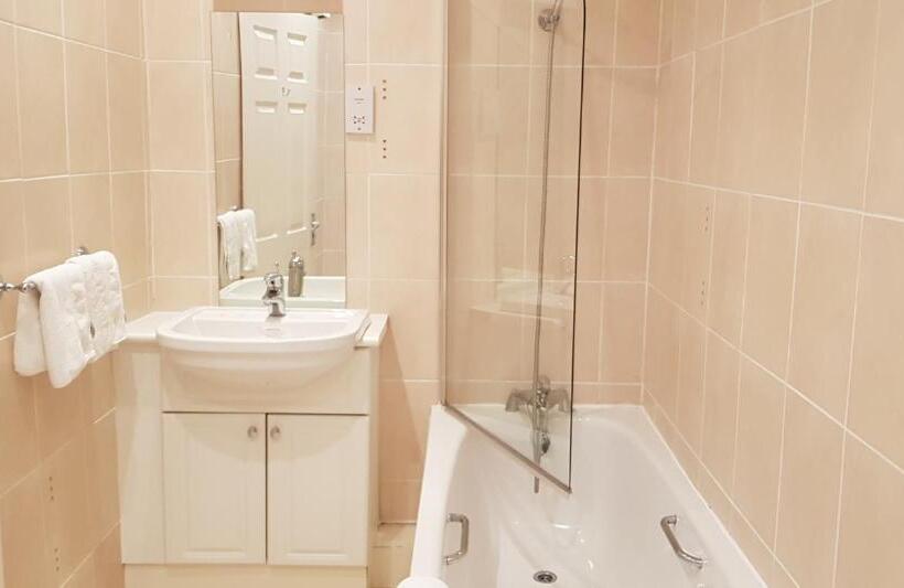 غرفة قياسية فردية, Tankerville Arms