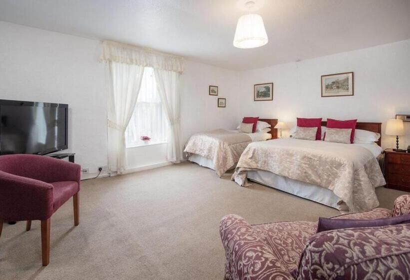 غرفة عائلية, Tankerville Arms