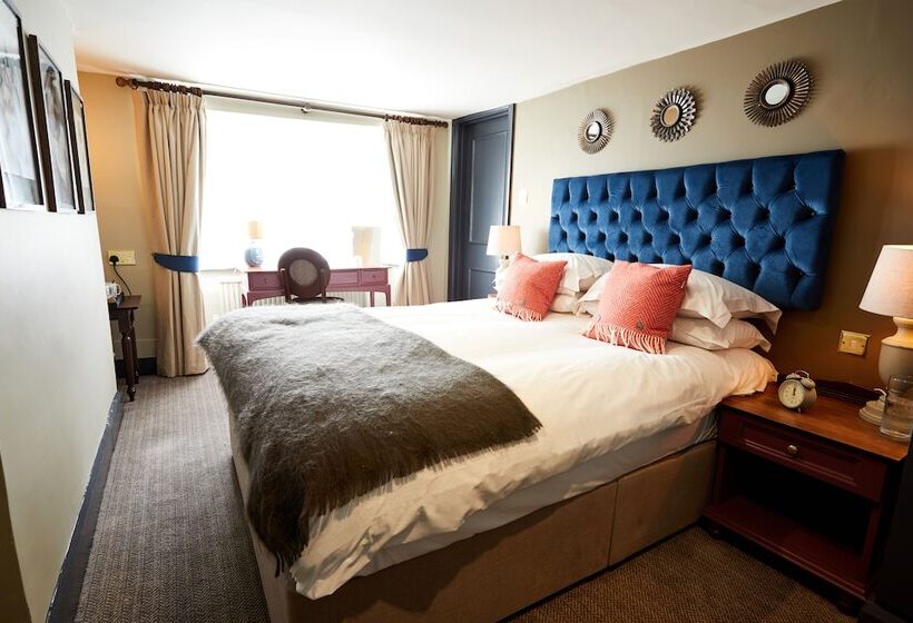Номер Стандарт, The Fleece At Cirencester