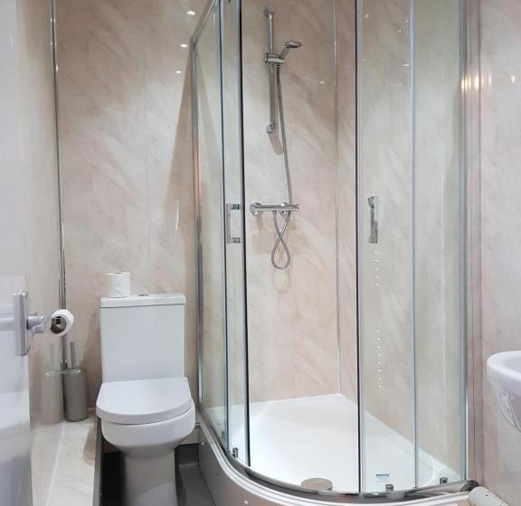 标准单人间, West Highland