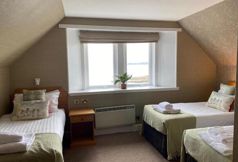 غرفة كلاسيكية ثلاثية, West Highland