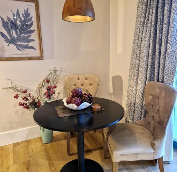 标准工作室带阳台, West Highland