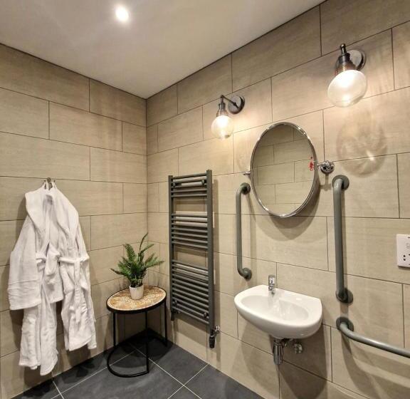 标准工作室带阳台, West Highland