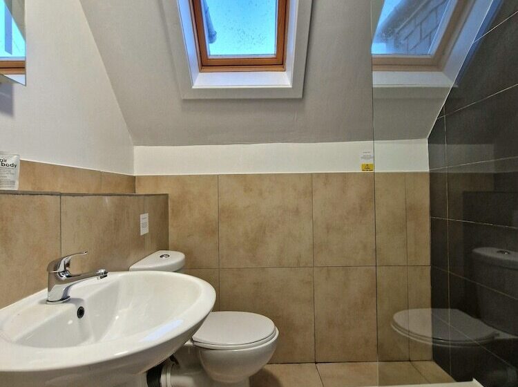 غرفة قياسية, West Highland