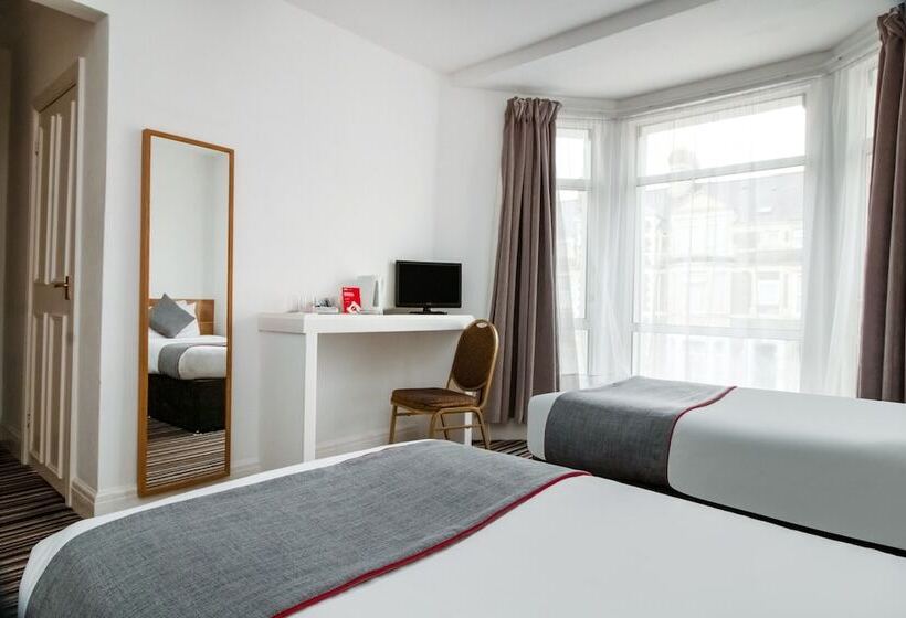 디럭스 트리플 룸, Wynford