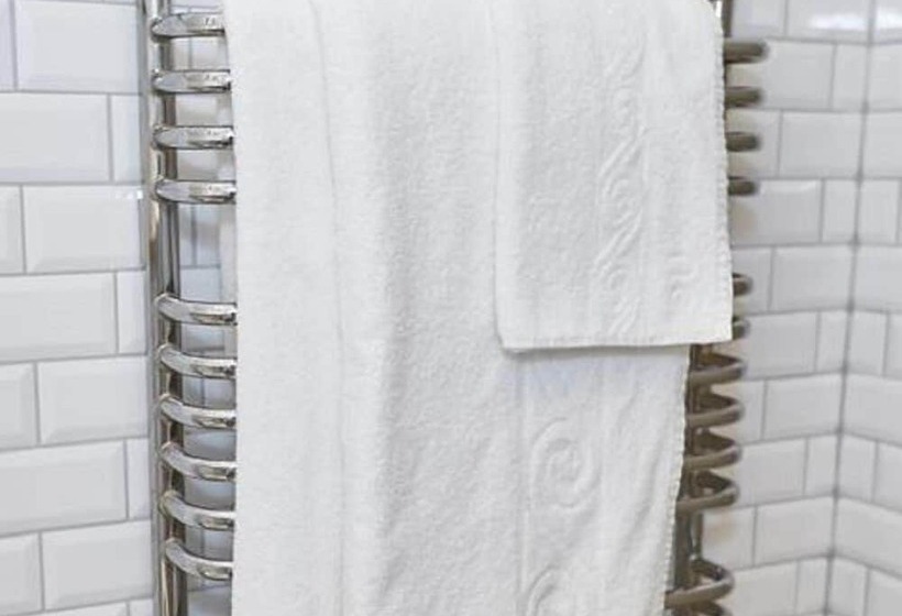 Номер бизнес-класса, Red Lion Hotel By Greene King Inns