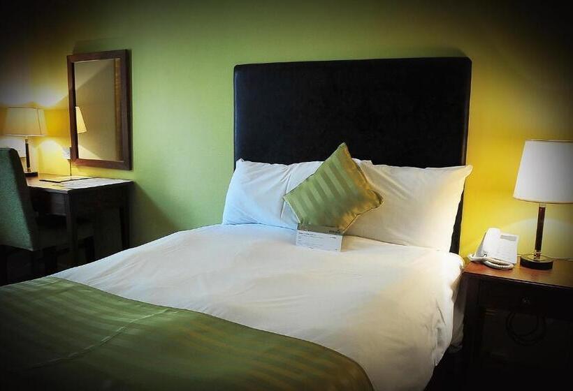 Номер Basic, Red Lion Hotel By Greene King Inns