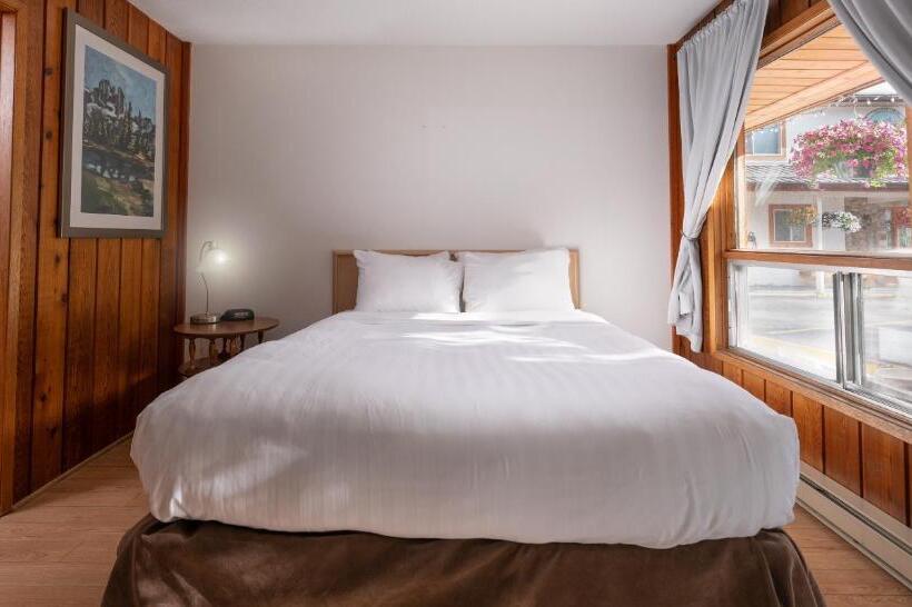 Номер Deluxe, Cedar Motel