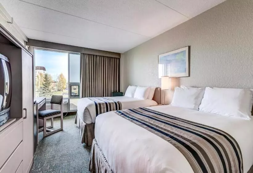 ２ダブルベッドのスタンダードルーム, Heritage Inn Hotel & Convention Centre   Saskatoon