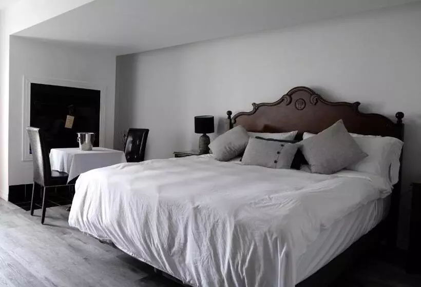 身障者適用キングサイズベッドルーム, Auberge La Camarine