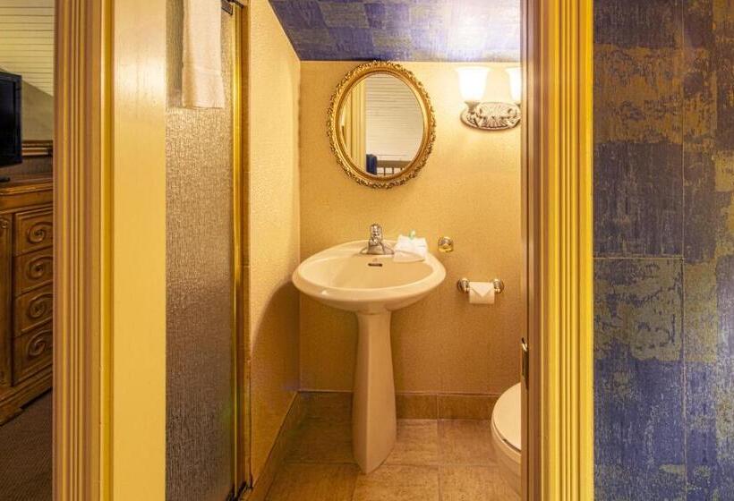 جناح مطلّ علي حمام السباحة, Auberge Québec