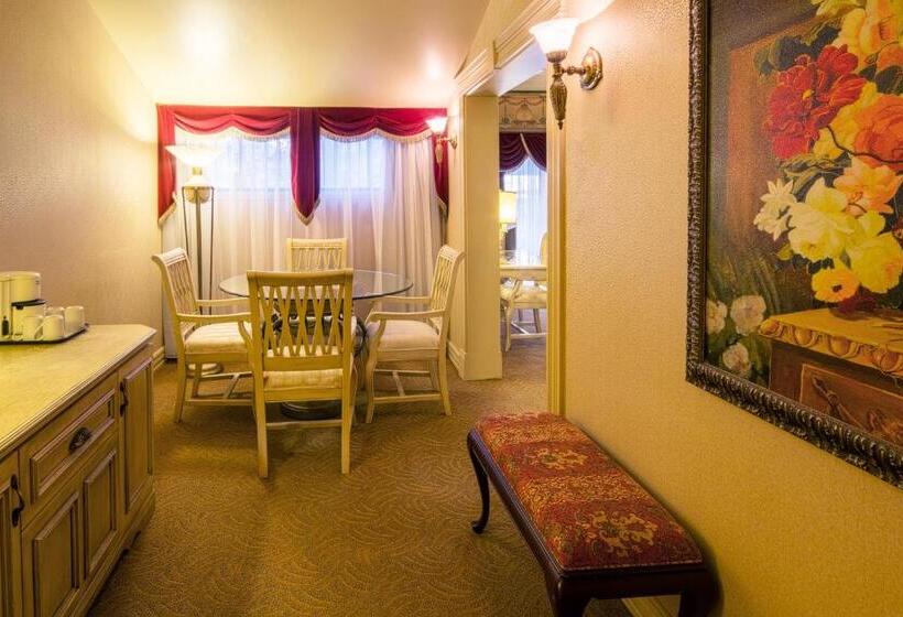 جناح مطلّ علي حمام السباحة, Auberge Québec