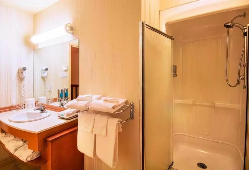 Perhesviitti, Auberge Québec
