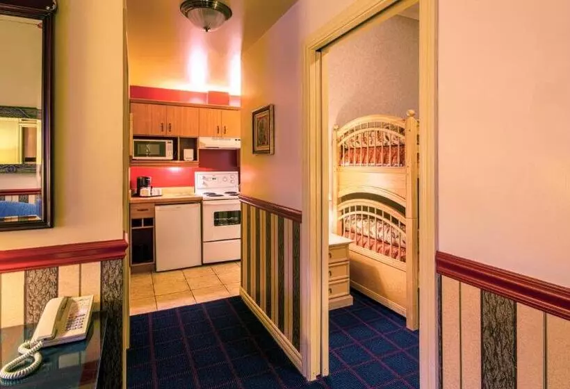 Perhesviitti, Auberge Québec