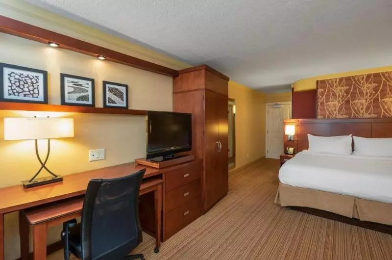 キングサイズベッドのスタンダードルーム, Courtyard By Marriott Waterloo St. Jacobs