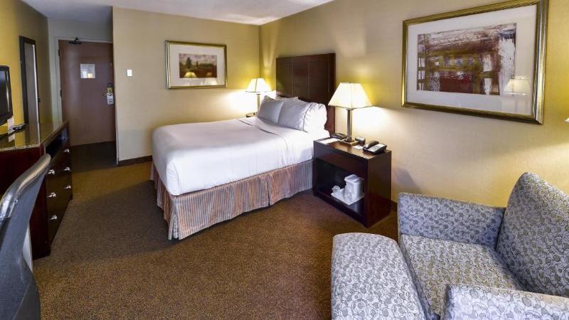 适合残疾人士使用的带超级大床的标准间, Quality Inn