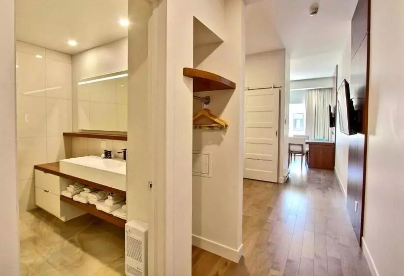 Junior Suite met Queensize Bed, Le Navigateur
