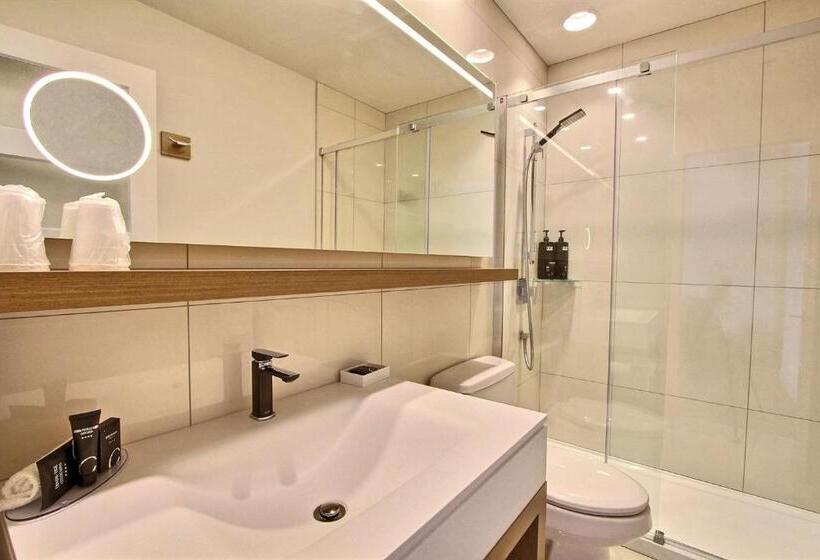 إستوديو قياسى سرير ملكى, Le Navigateur