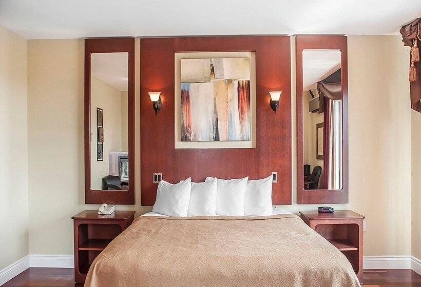 キングサイズベッドのスタンダードルーム, Quality Hotel Fallsview Cascade