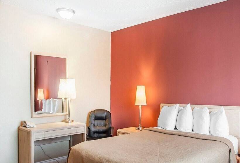 キングサイズベッドのスタンダードルーム, Quality Hotel Fallsview Cascade