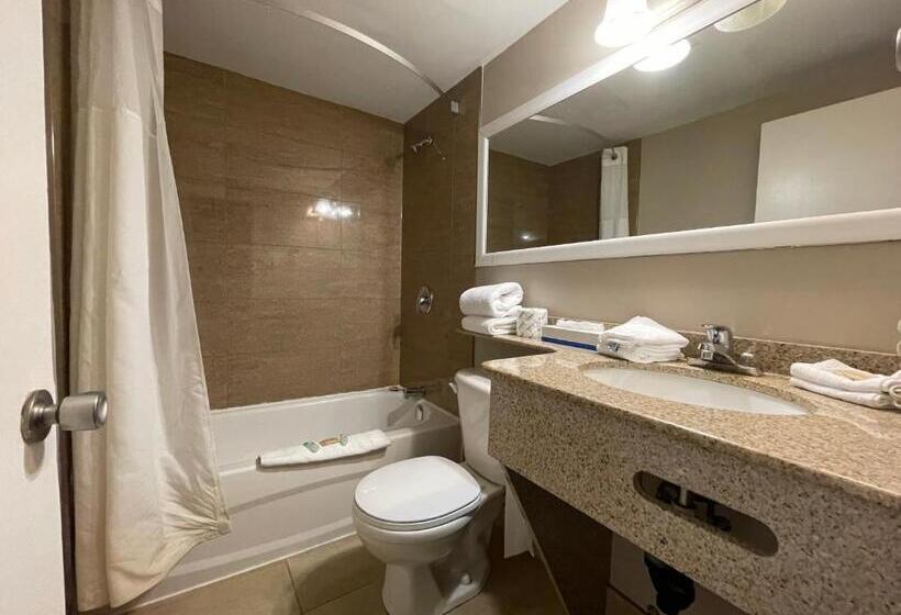 스탠다드 룸, Super 8 By Wyndham Gananoque Country Squire Resort