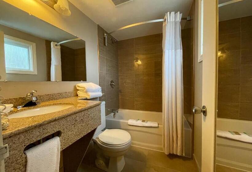 Стандартный Номер Кровать Кинг, Super 8 By Wyndham Gananoque   Country Squire Resort