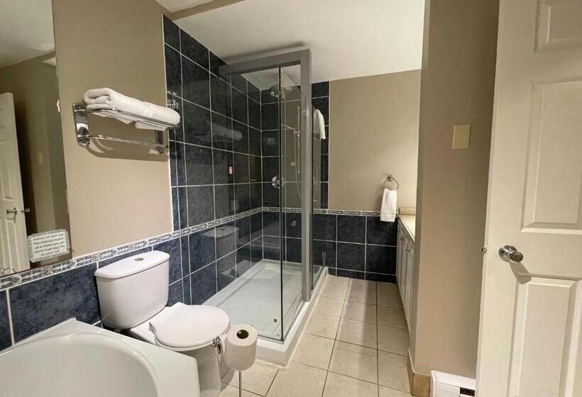 이그제큐티브 스위트 킹침대, Super 8 By Wyndham Gananoque Country Squire Resort