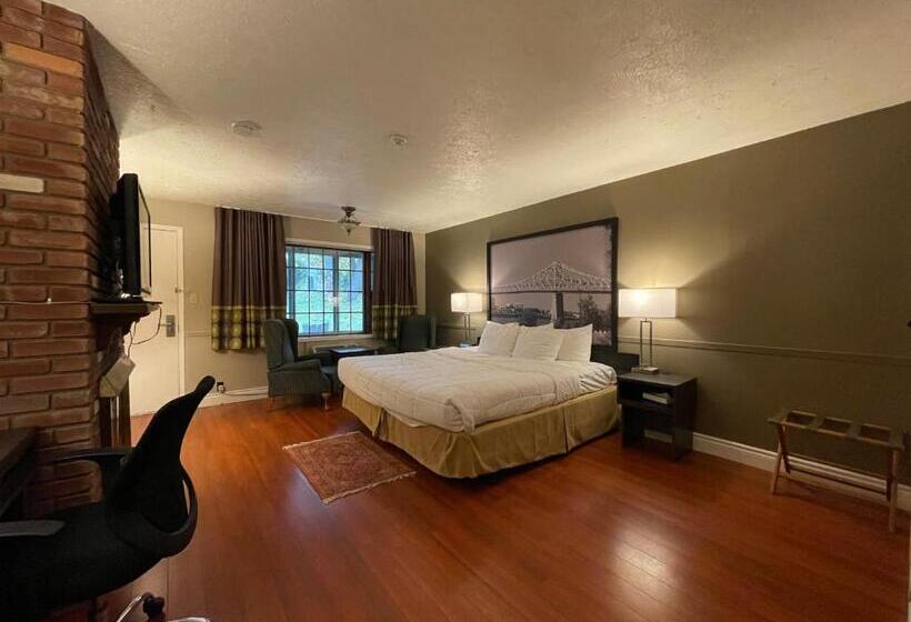이그제큐티브 스위트 킹침대, Super 8 By Wyndham Gananoque Country Squire Resort