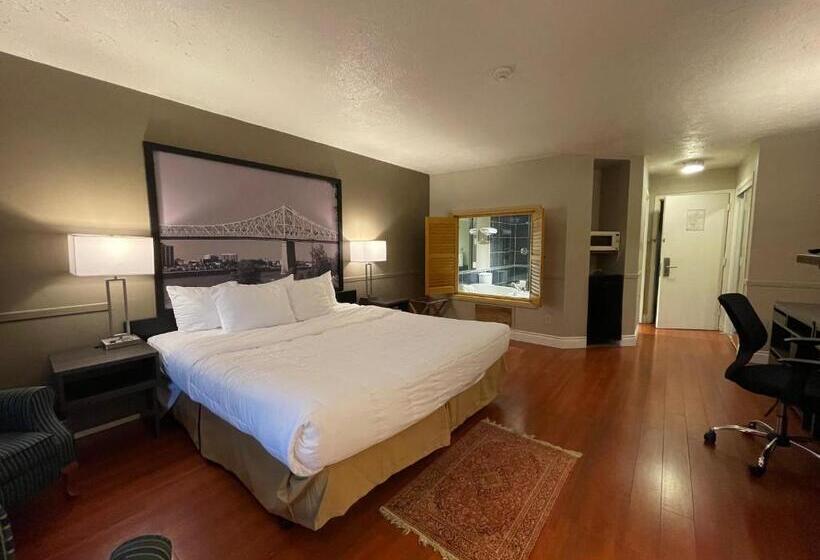 이그제큐티브 스위트 킹침대, Super 8 By Wyndham Gananoque Country Squire Resort