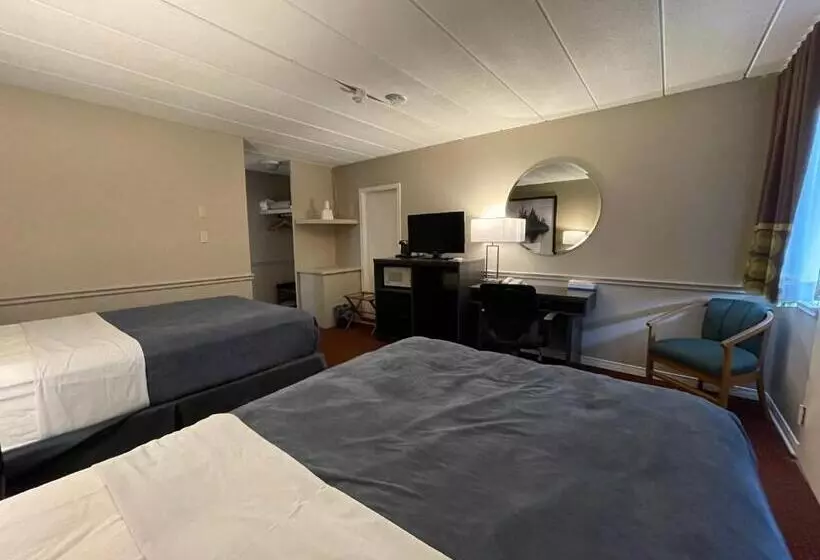 ２ダブルベッドのスタンダードルーム, Super 8 By Wyndham Gananoque   Country Squire Resort