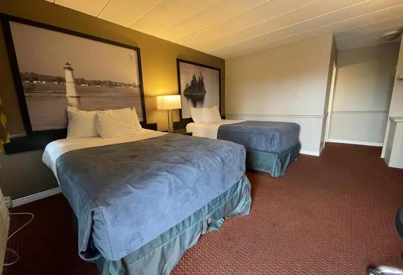 ２ダブルベッドのスタンダードルーム, Super 8 By Wyndham Gananoque   Country Squire Resort