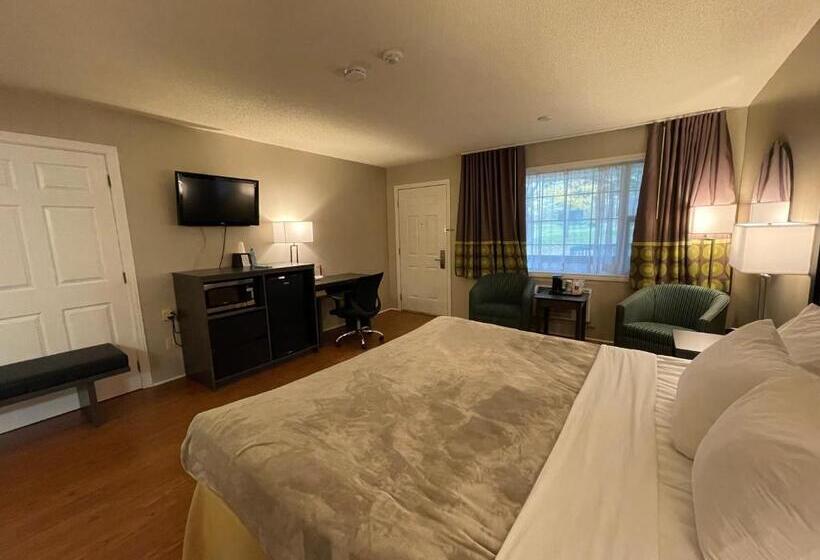 스탠다드 룸 킹사이즈 침대, Super 8 By Wyndham Gananoque Country Squire Resort