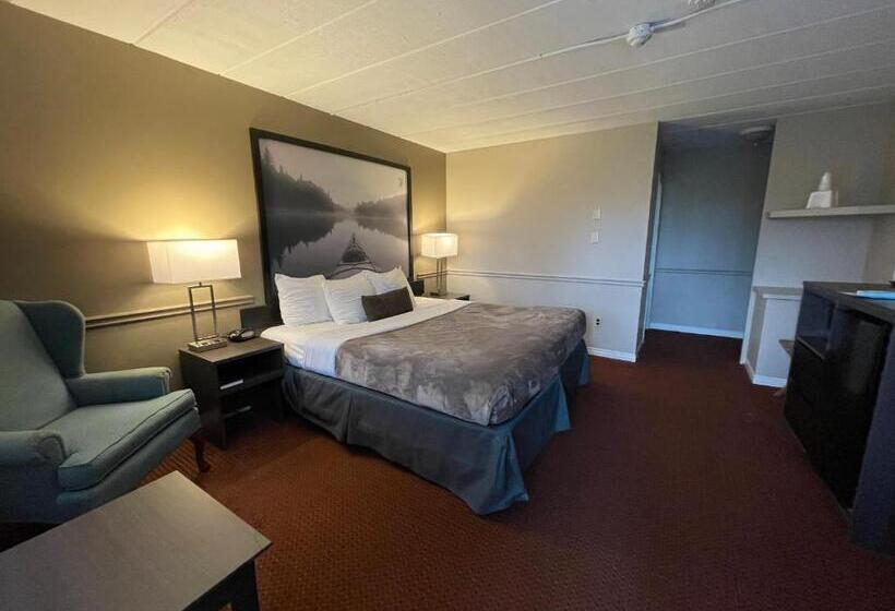 스탠다드 룸 킹사이즈 침대, Super 8 By Wyndham Gananoque Country Squire Resort