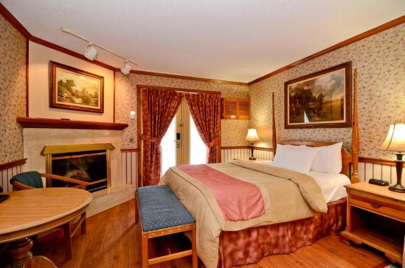 Люкс Executive Кровать Кинг, Super 8 By Wyndham Gananoque   Country Squire Resort