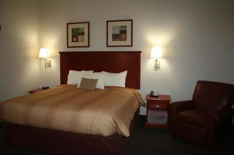 スタンダードルーム, Super 8 By Wyndham Gananoque   Country Squire Resort