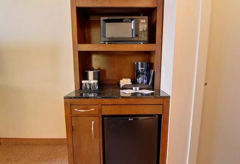 اتاق استاندارد, Hilton Garden Inn Calgary Airport