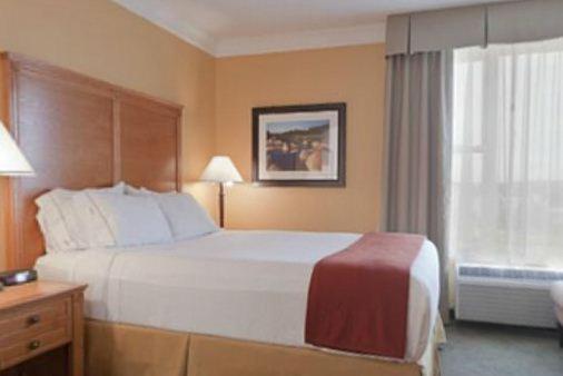 غرفة قياسية لذوى الاحتياجات الخاصة, Holiday Inn Express Hotel & Suites Charlottetown, An Ihg