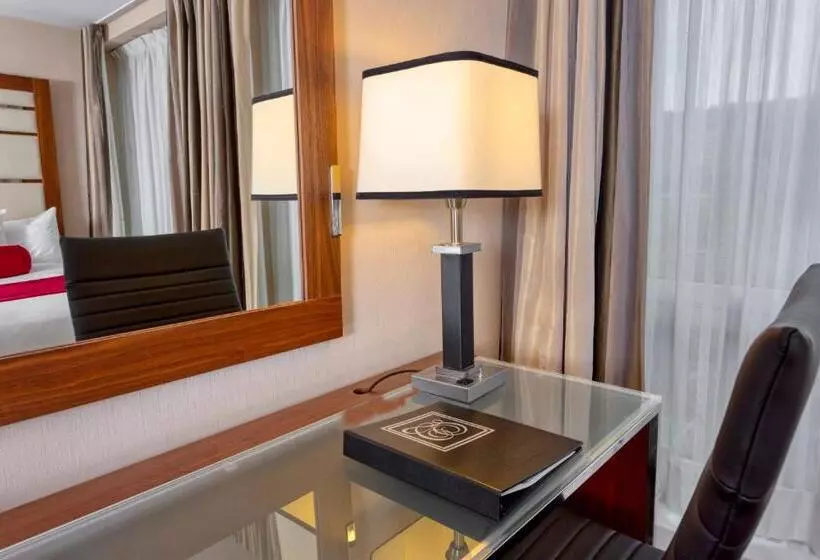 استودیوی لوکس, Hôtel Le Cantlie Suites