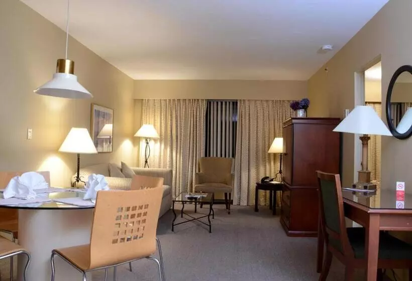 سوییت, Rosellen Suites At Stanley Park