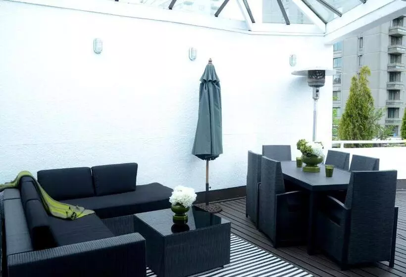 سوئیت پنت هاوس, Rosellen Suites At Stanley Park