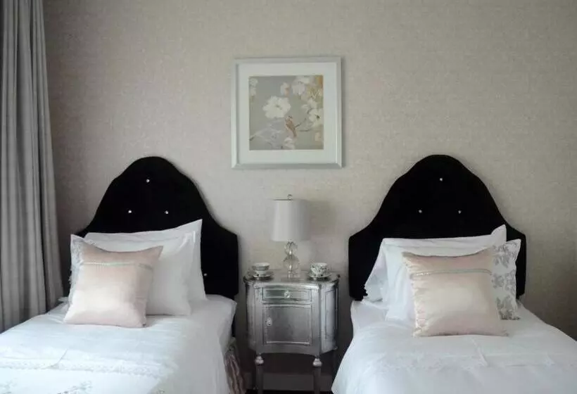 سوئیت پنت هاوس, Rosellen Suites At Stanley Park