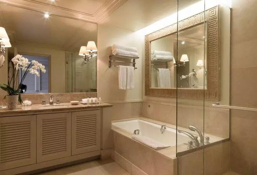 Villa 3 Dormitorios con Piscina, Anassa